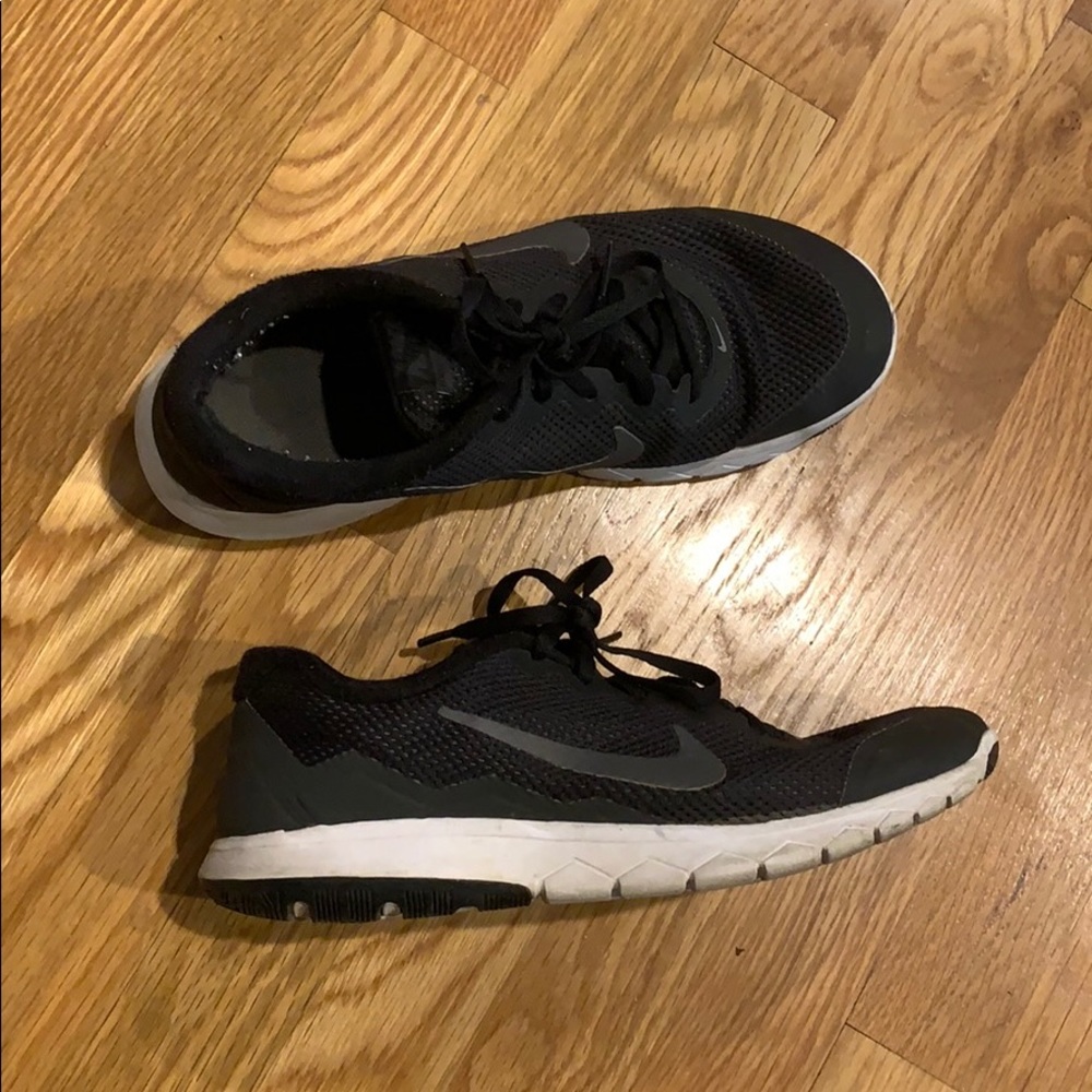 Nike black sneakers